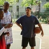 Tone Bell en 2x03 titulado 'Tú a tu rollo' de 'La supervivencia de una chica con curvas'