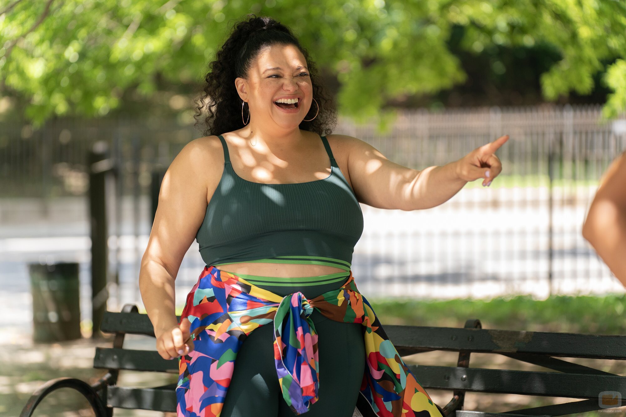 Michelle Buteau en la temporada 2 y el capítulo 04 de 'La supervivencia de una chica con curvas'