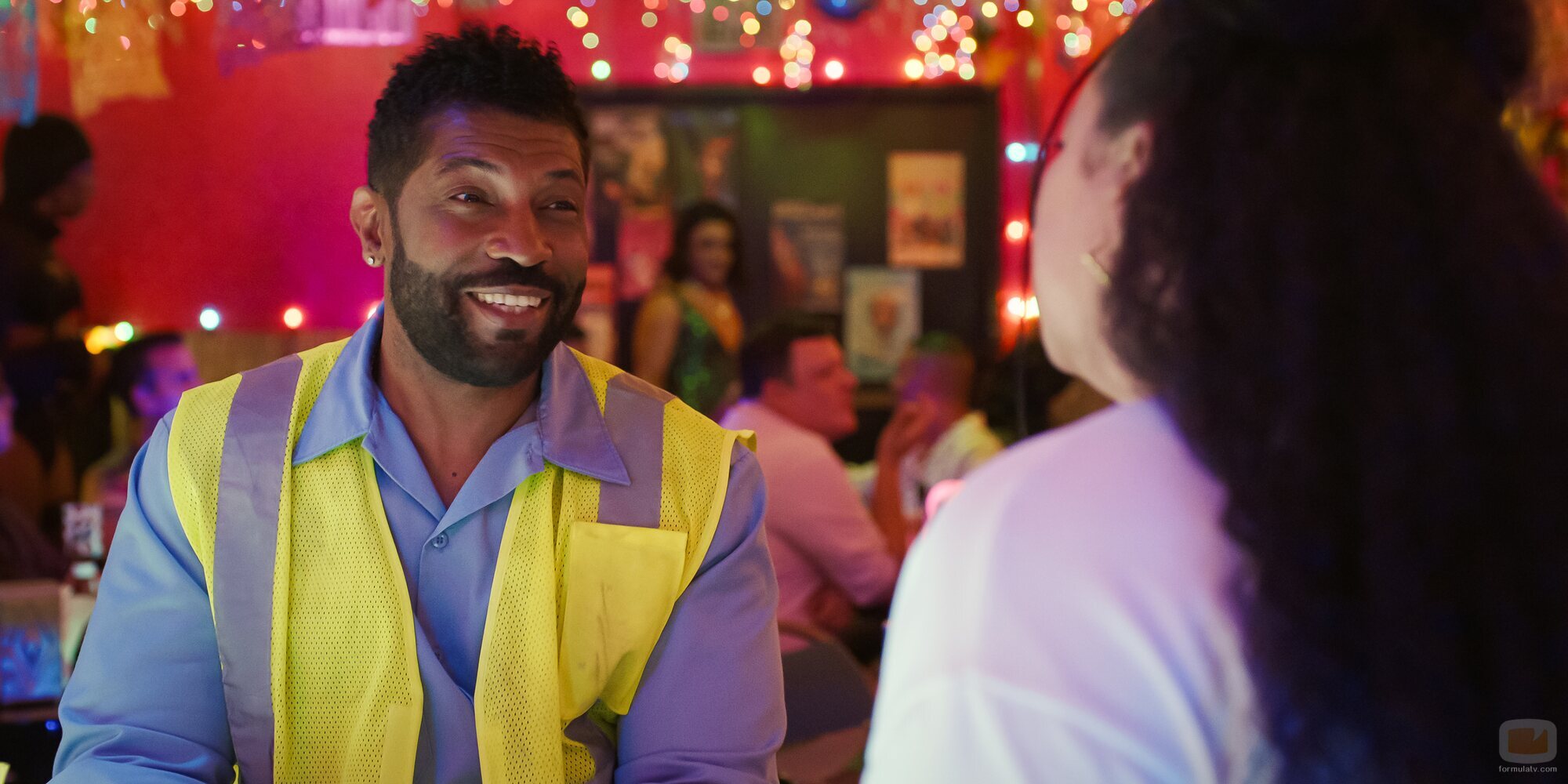 Deon Cole y Michelle Buteau en la temporada 2 y el capítulo 04 de 'La supervivencia de una chica con curvas'