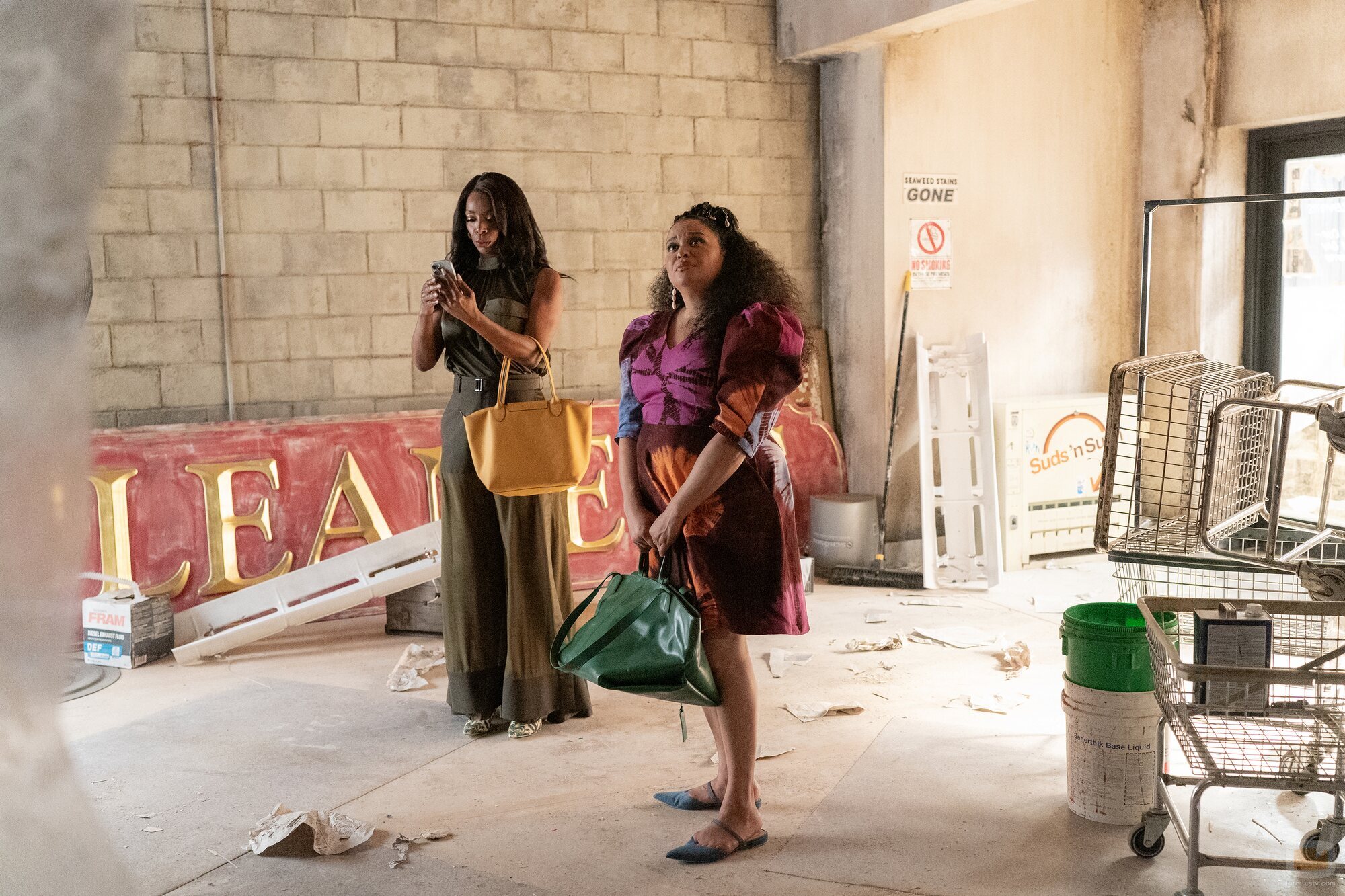 Michelle Buteau y Tasha Smith en el 2x04 de 'Survival of the Thickest'