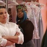 Michelle Buteau en '¡Métete en tus asuntos' de 'La supervivencia de una chica con curvas'