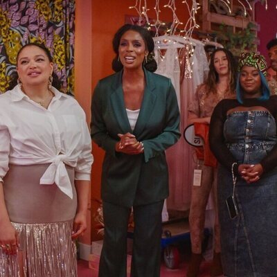 Michelle Buteau y Tasha Smith en Capítulo 4 titulado '¡Métete en tus asuntos' de 'La supervivencia de una chica con curvas'