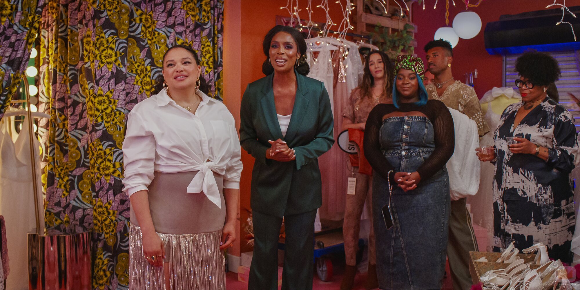 Michelle Buteau y Tasha Smith en Capítulo 4 titulado '¡Métete en tus asuntos' de 'La supervivencia de una chica con curvas'