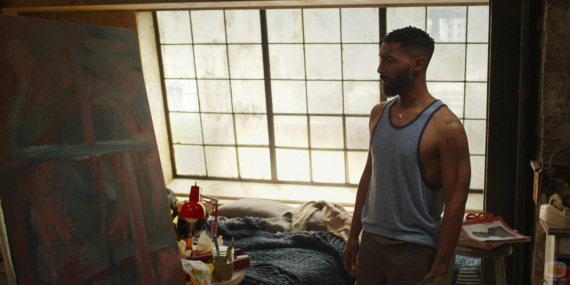 Tone Bell en 2x05 '¡El momento del cambio' de 'La supervivencia de una chica con curvas'