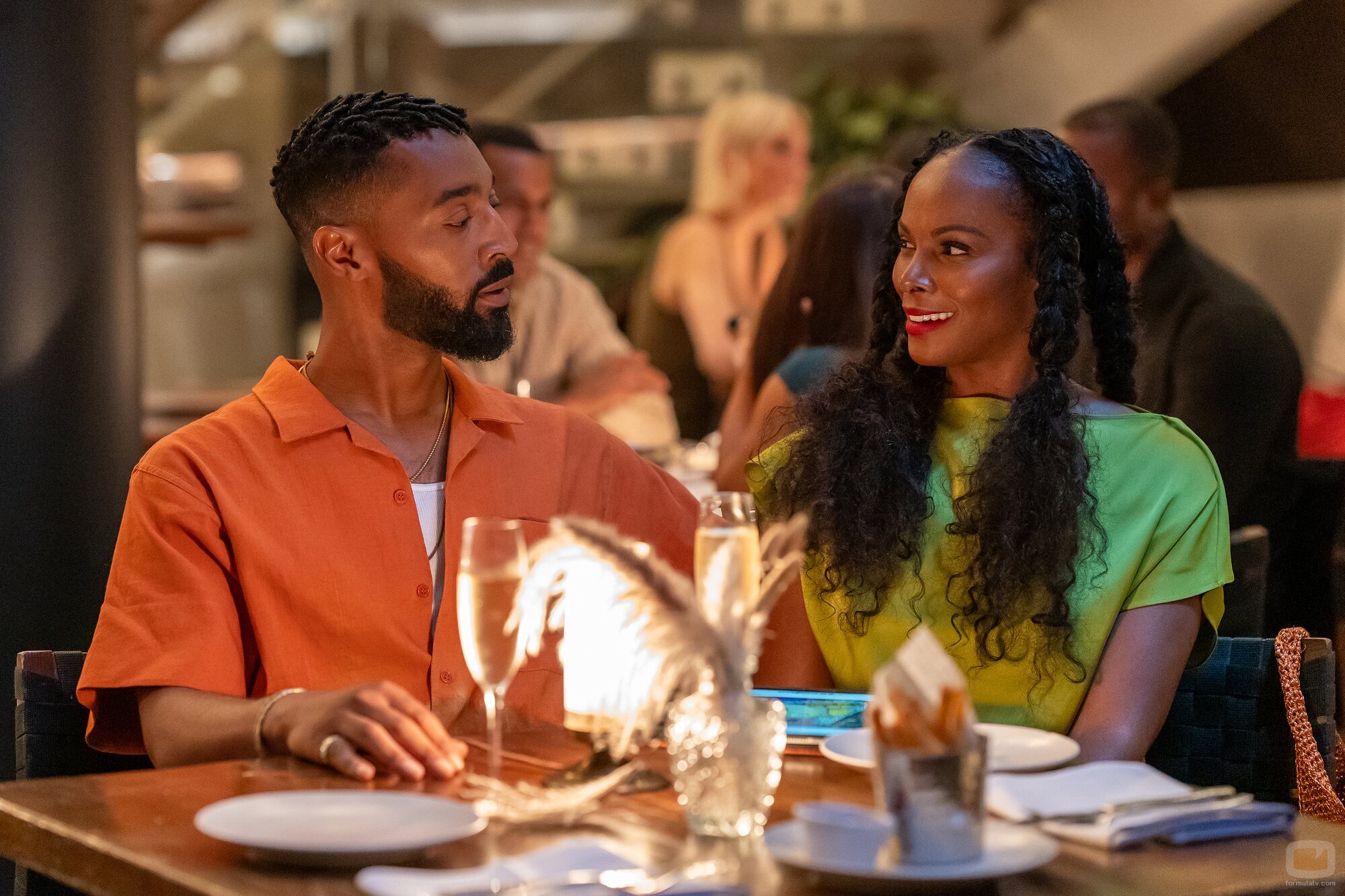Tone Bell y Tika Sumpter en el 2x05 de 'La supervivencia de una chica con curvas'