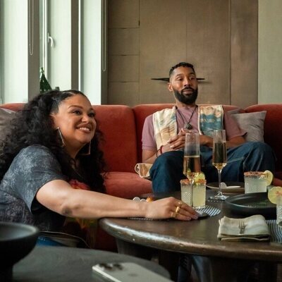 Tone Bell y Michelle Buteau en 2x05 titulado '¡El momento del cambio' de 'La supervivencia de una chica con curvas'