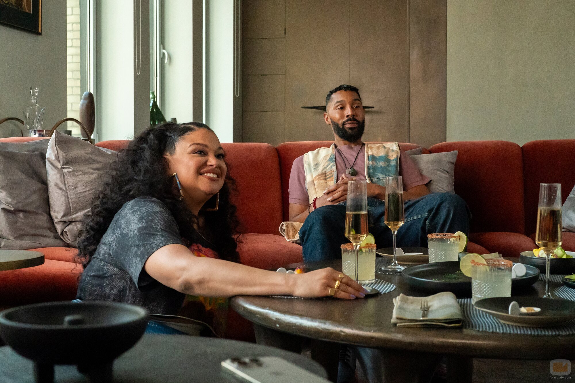 Tone Bell y Michelle Buteau en 2x05 titulado '¡El momento del cambio' de 'La supervivencia de una chica con curvas'