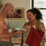 Michelle Buteau y Jonathan Higginbotham en el 2x07 de 'La supervivencia de una chica con curvas'