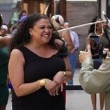 Michelle Buteau en 2x07 'Hay que comportarse con respeto' de 'La supervivencia de una chica con curvas'