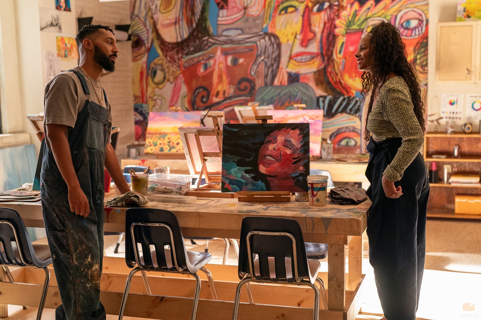 Escena de 2x08 titulado 'No somos algo pasajero, somos el movimiento' de 'La supervivencia de una chica con curvas'