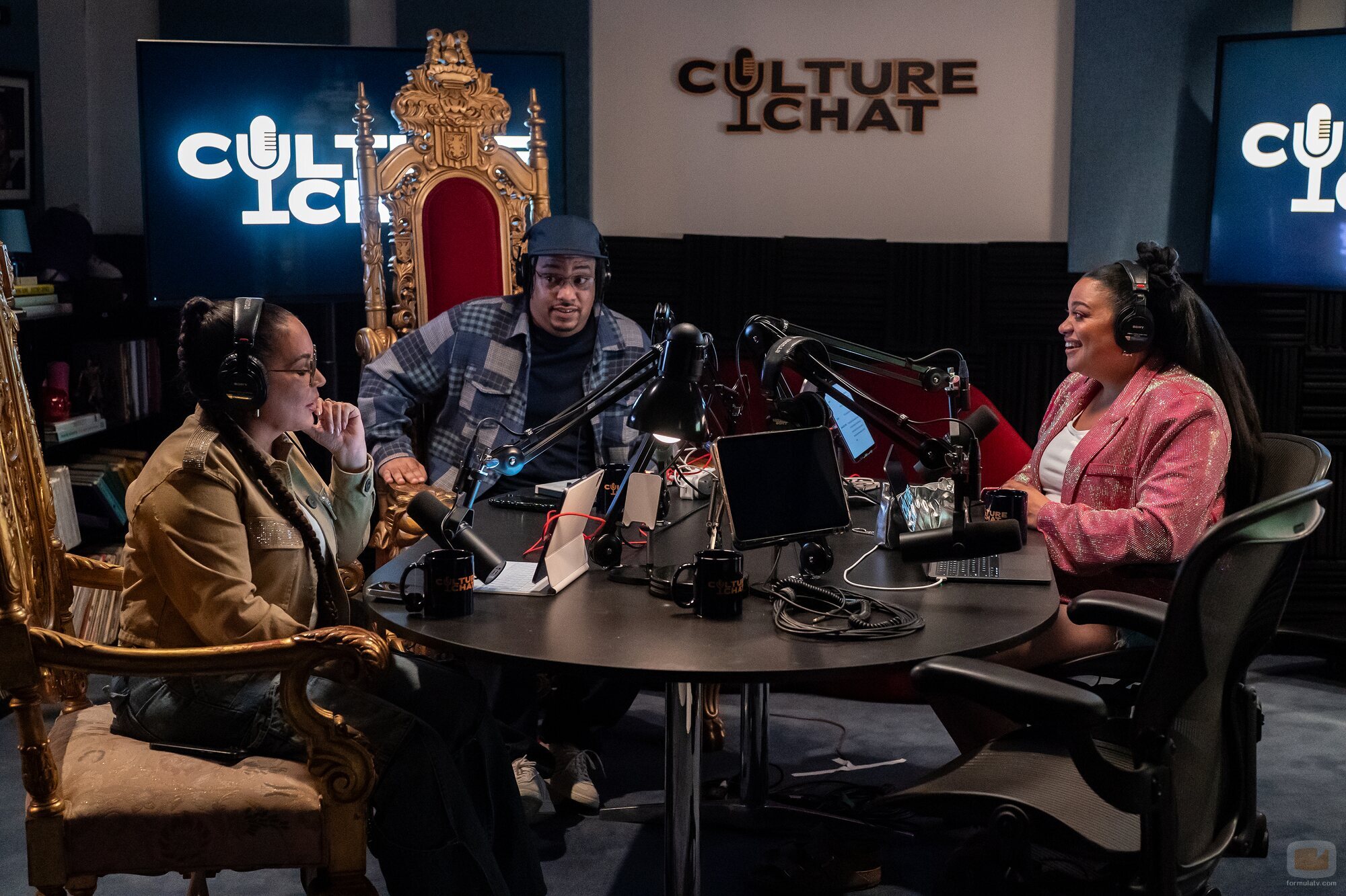 Michelle Buteau en 2x08 titulado 'No somos algo pasajero, somos el movimiento' de 'La supervivencia de una chica con curvas'