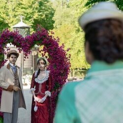 Álvaro Mel y Isa Montalbán en la temporada 1 y el capítulo 01 de 'Manual para señoritas'