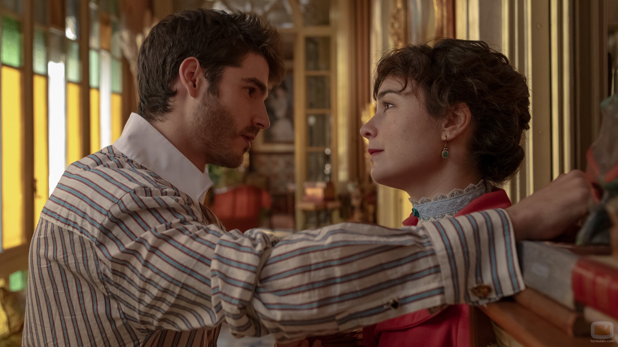 Nadia de Santiago y Álvaro Mel en 1x04 'Lección 4: Alejar la tentación' de 'Manual para señoritas'