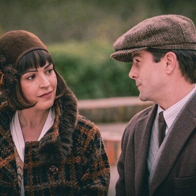 Verónica Sánchez y Luis Fernández 'Perla' en el 1x03 de 'La Favorita 1922'