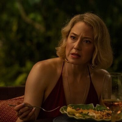 Still de Carrie Coon en 3x07 titulado 'Instintos asesinos' de 'The White Lotus'