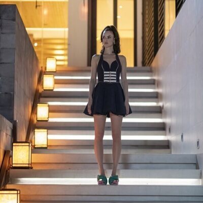 Charlotte Le Bon en el 3x07 de 'The White Lotus'