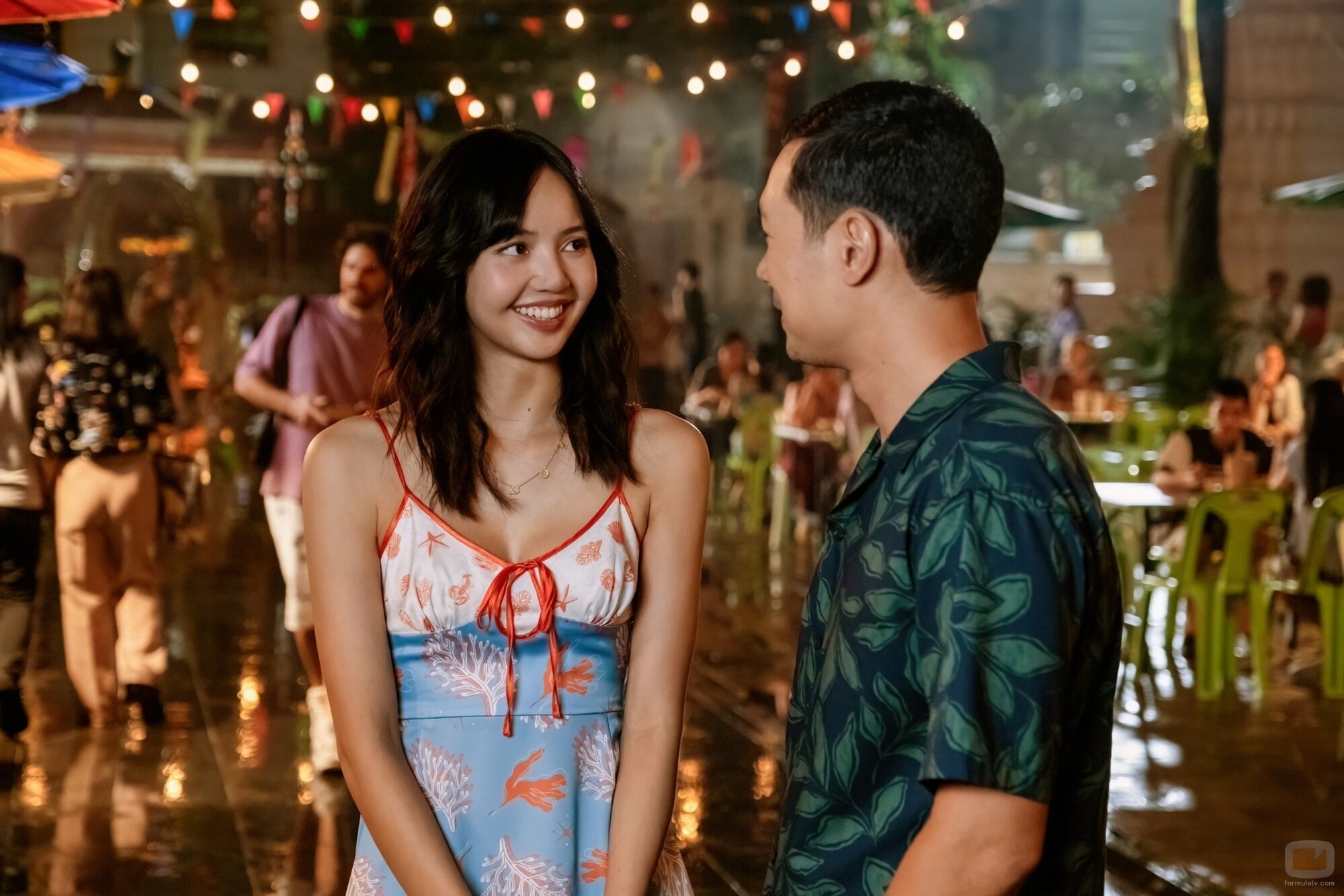 Tayme Thapthimthong y Lalisa Manoban en 3x07 'Instintos asesinos' de 'The White Lotus'