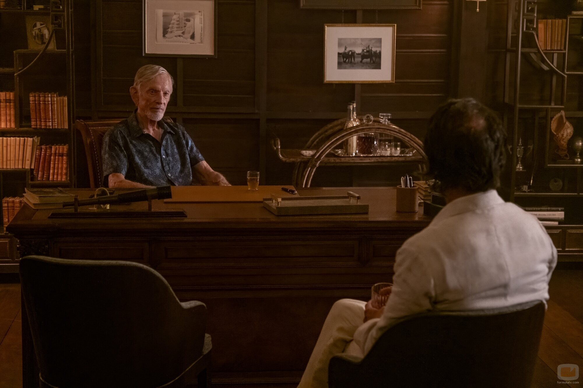 Imagen de Scott Glenn en 3x07 titulado 'Instintos asesinos' de 'The White Lotus'
