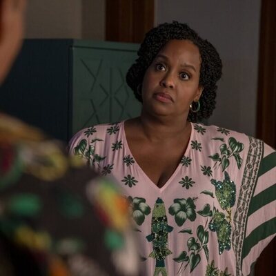 Natasha Rothwell en el 3x07 de 'The White Lotus'