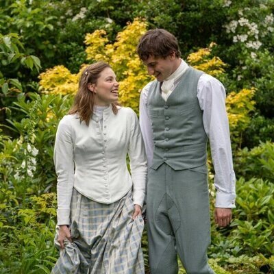 Kristine Froseth y Guy Remmers en el 1x02 de 'The Buccaneers'