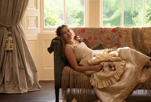 Kristine Froseth en 'Mujeres o Esposas' de 'The Buccaneers'