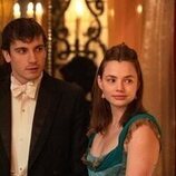 Kristine Froseth y Guy Remmers en 1x07 'El Primero en Entrar' de 'The Buccaneers: Aristócratas por amor'