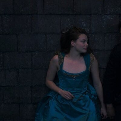 Kristine Froseth y Matthew Broome en Capítulo 7 titulado 'El Primero en Entrar' de 'The Buccaneers: Aristócratas por amor'