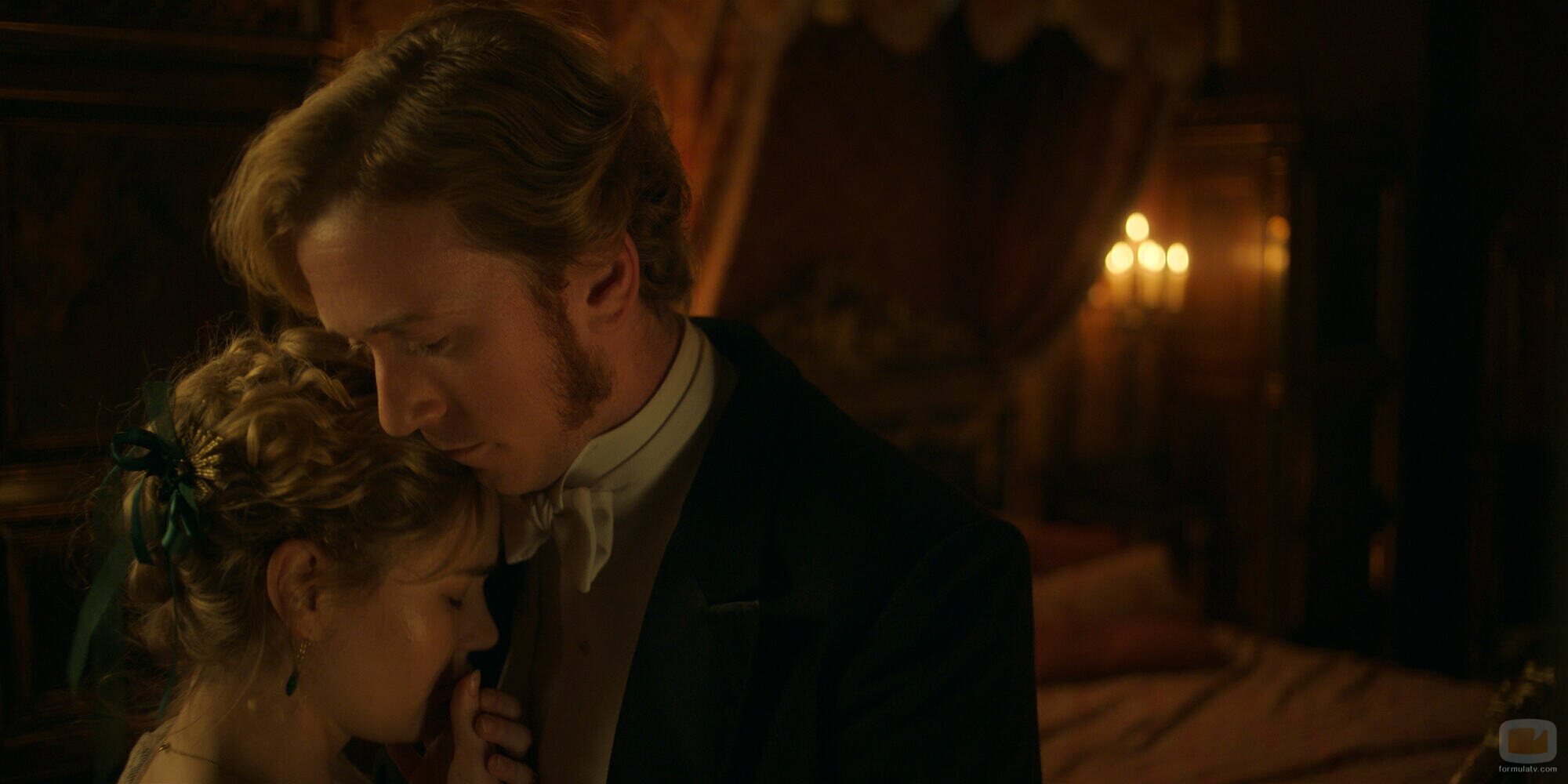 Imogen Waterhouse y Barney Fishwick en la temporada 1 y el capítulo 08 de 'The Buccaneers: Aristócratas por amor'