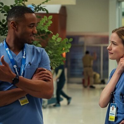 Willa Fitzgerald y Jessie Usher en el 1x02 de 'Pulso'