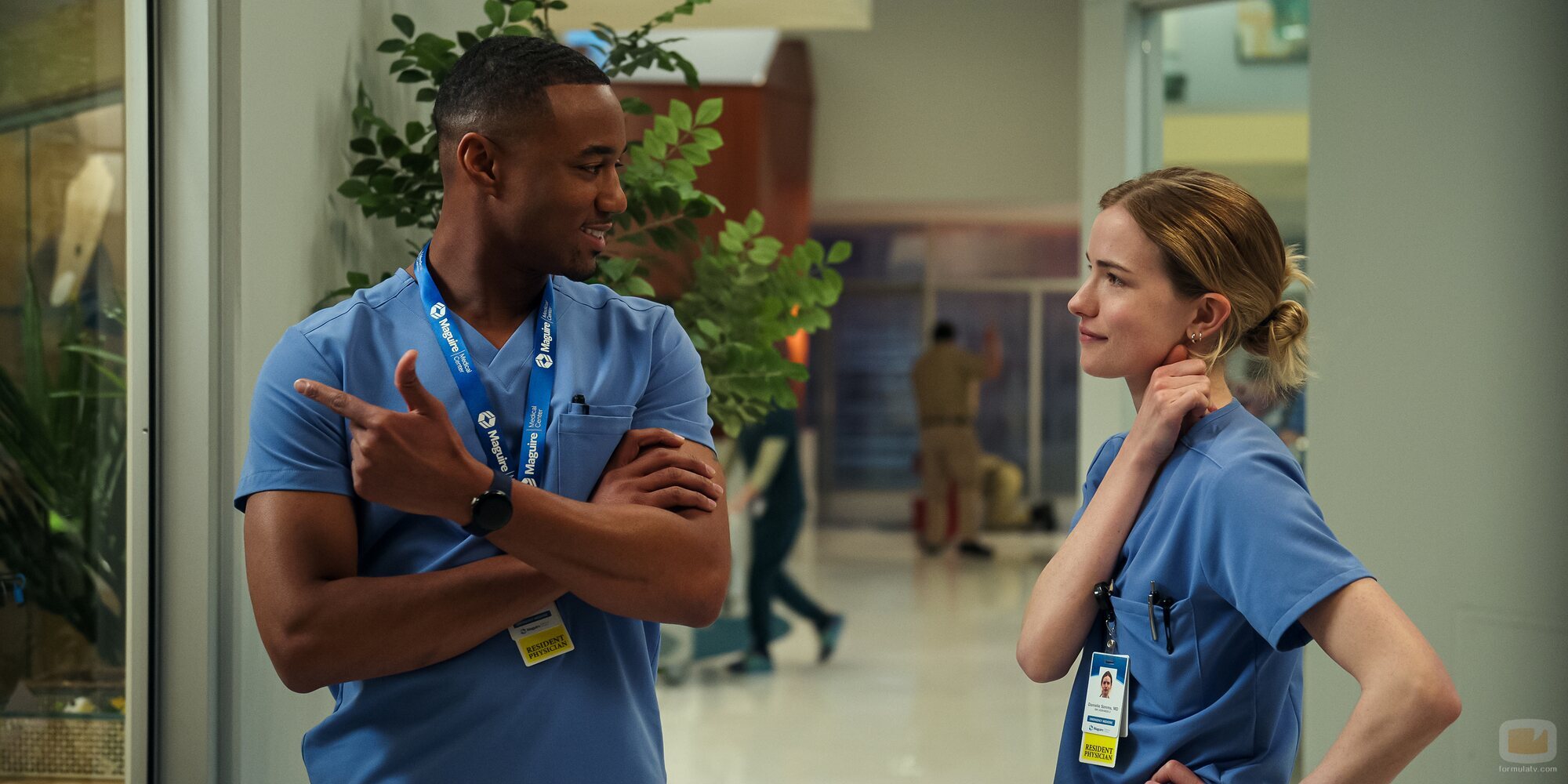 Willa Fitzgerald y Jessie Usher en el 1x02 de 'Pulso'