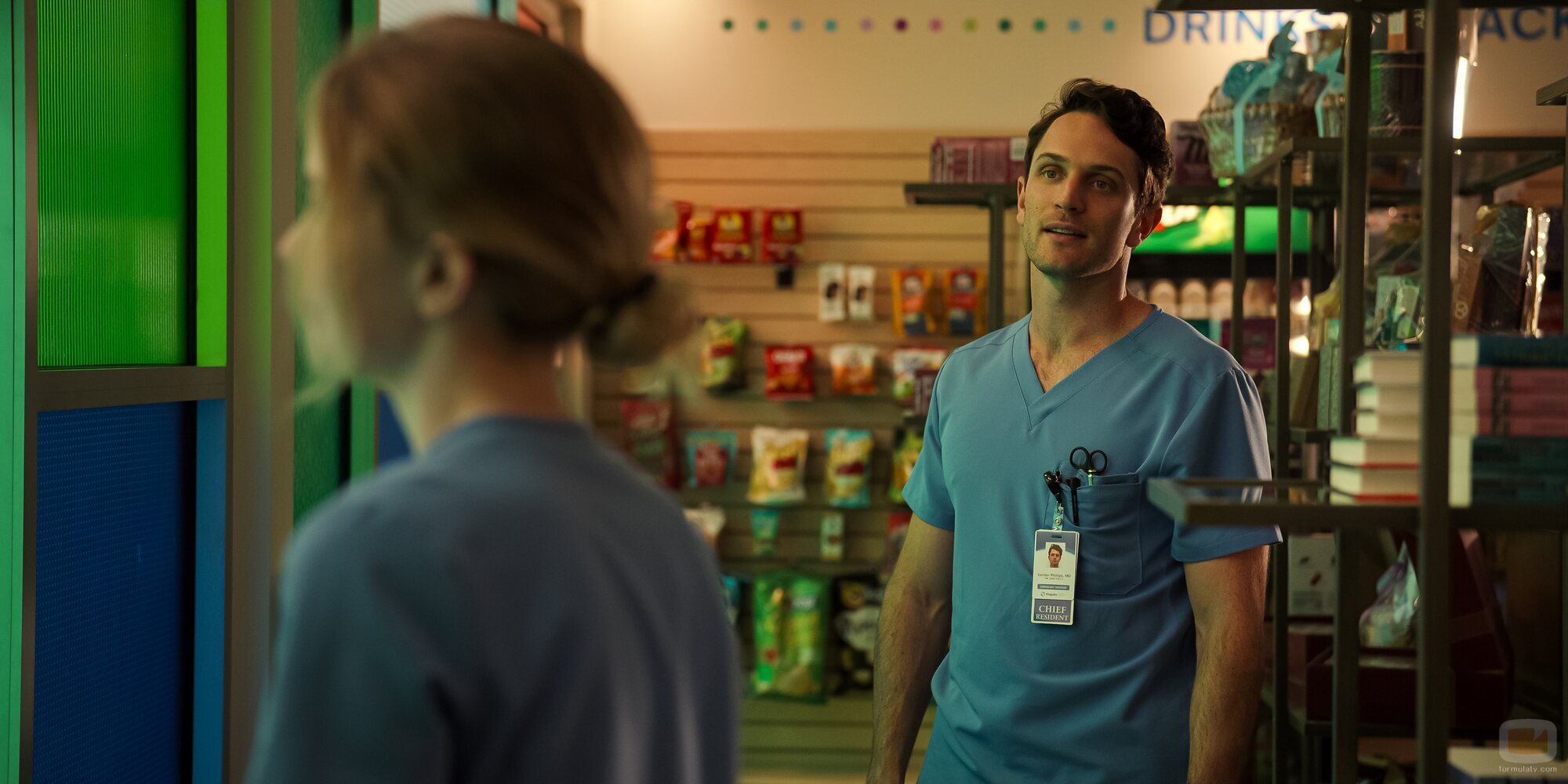 Willa Fitzgerald y Colin Woodell en la temporada 1 y el capítulo 02 de 'Pulso'