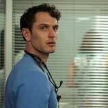 Colin Woodell en 1x04 'Los tratas y a la calle' de 'Pulso'