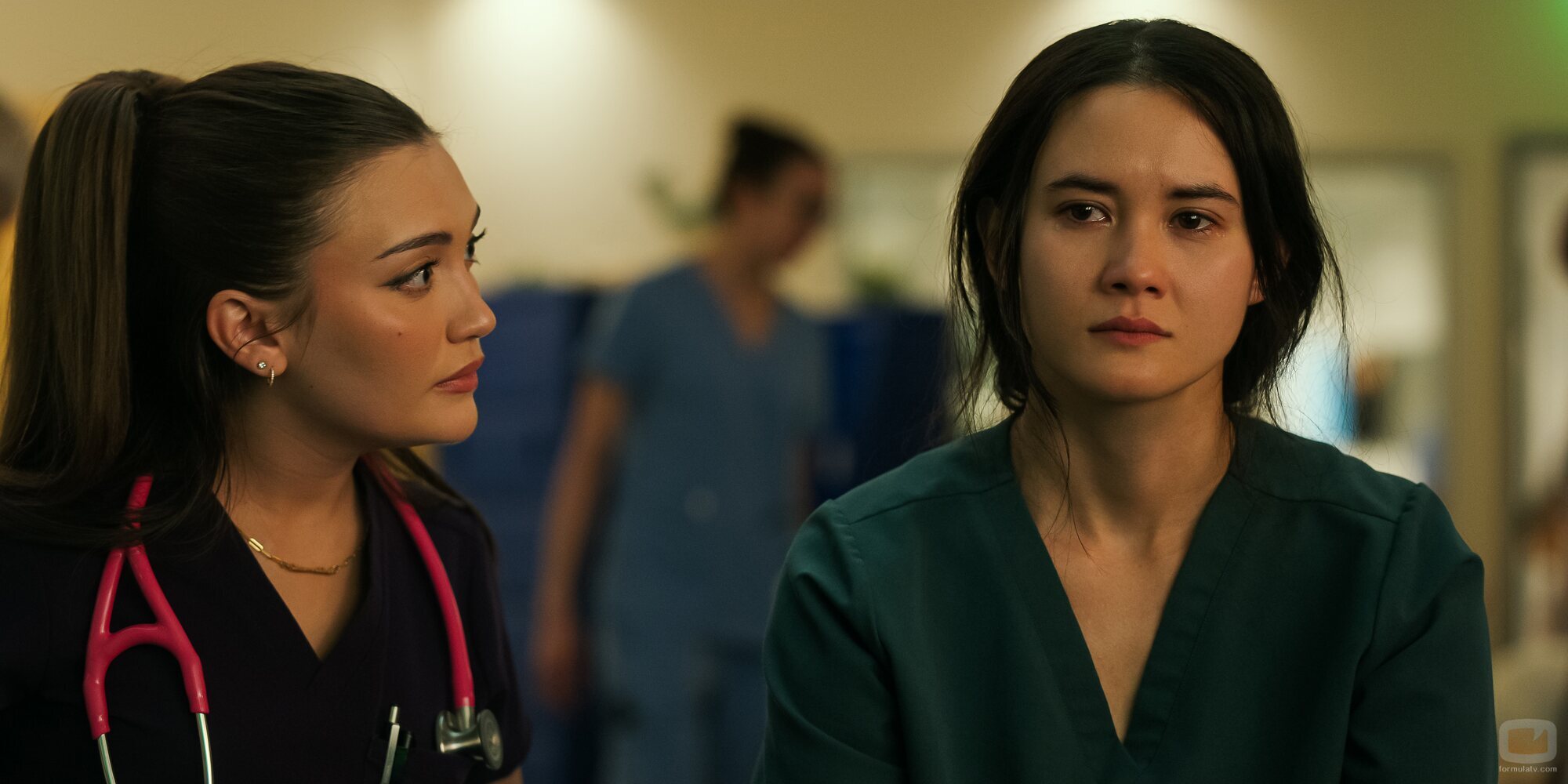 Daniela Nieves y Chelsea Muirhead en Capítulo 5 titulado 'No es nada personal' de 'Pulso'