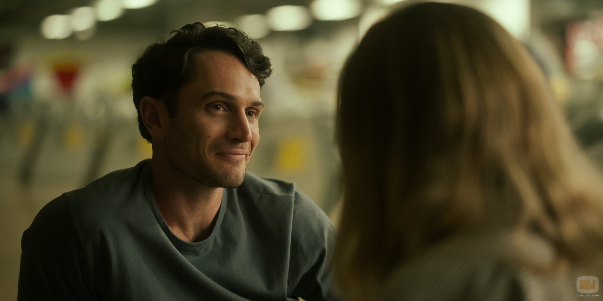 Willa Fitzgerald y Colin Woodell en el 1x06 de 'Pulso'