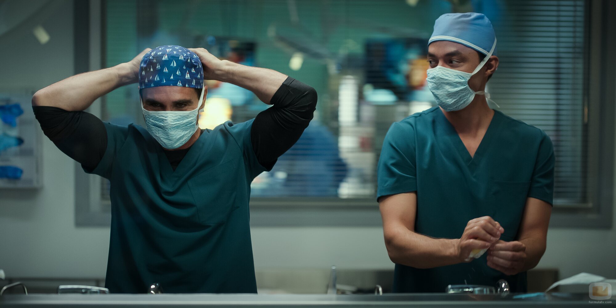 Nestor Carbonell y Jack Bannon en 'Decisiones' de 'Pulse'