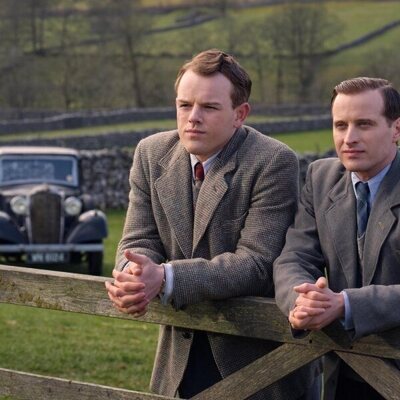 Callum Woodhouse y Nicholas Ralph en Capítulo 1 titulado 'Donde está el corazón' de 'Todas las criaturas grandes y pequeñas'