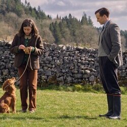 Nicholas Ralph y Imogen Clawson en Capítulo 1 titulado 'Donde está el corazón' de 'Todas las criaturas grandes y pequeñas'