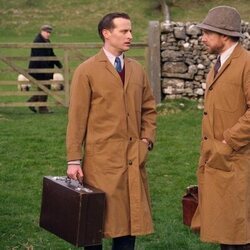 Samuel West y Nicholas Ralph en 'Donde está el corazón' de 'Todas las criaturas grandes y pequeñas'