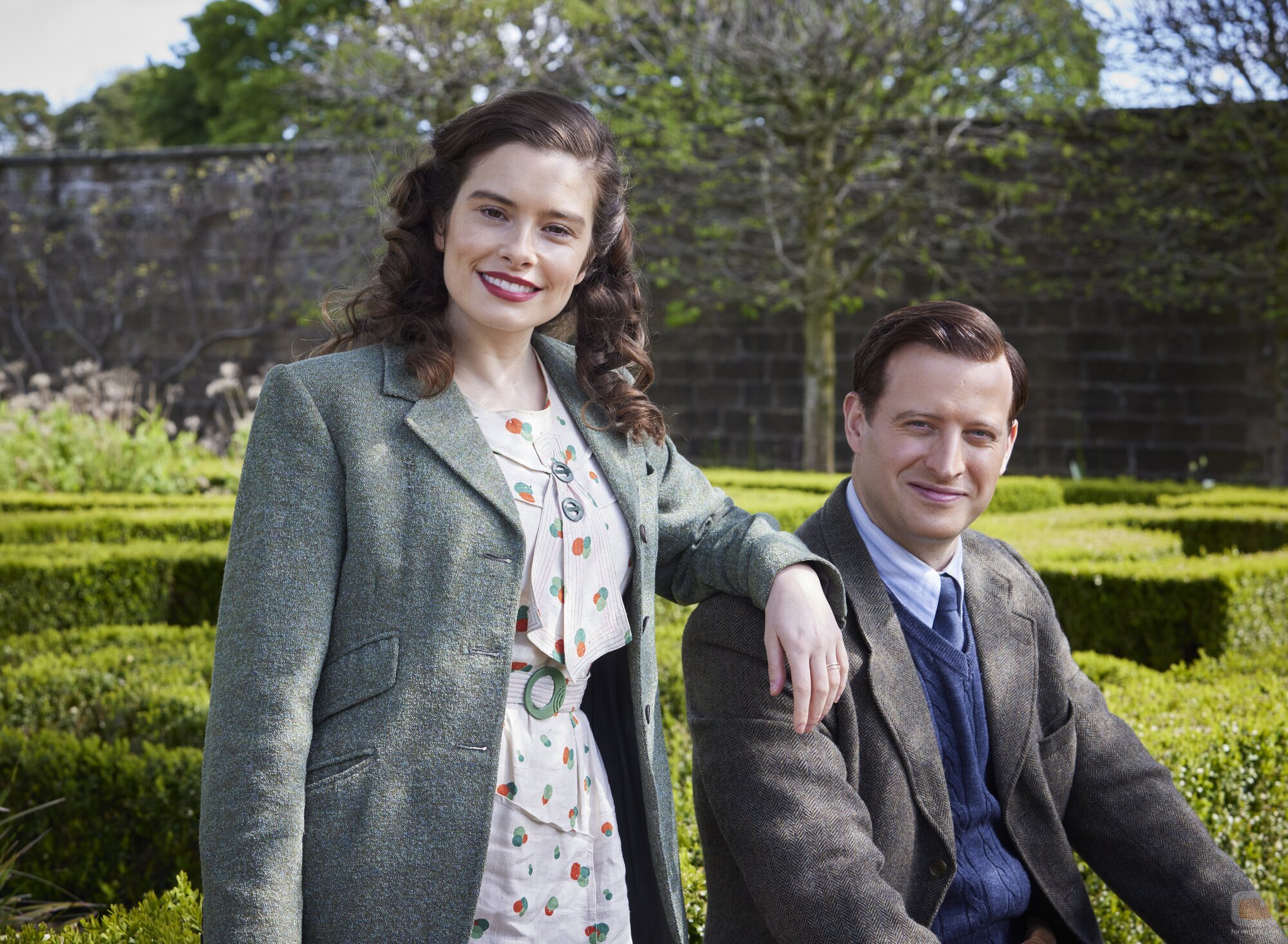 Nicholas Ralph y Rachel Shenton en 'La mano derecha' de 'Todas las criaturas grandes y pequeñas'