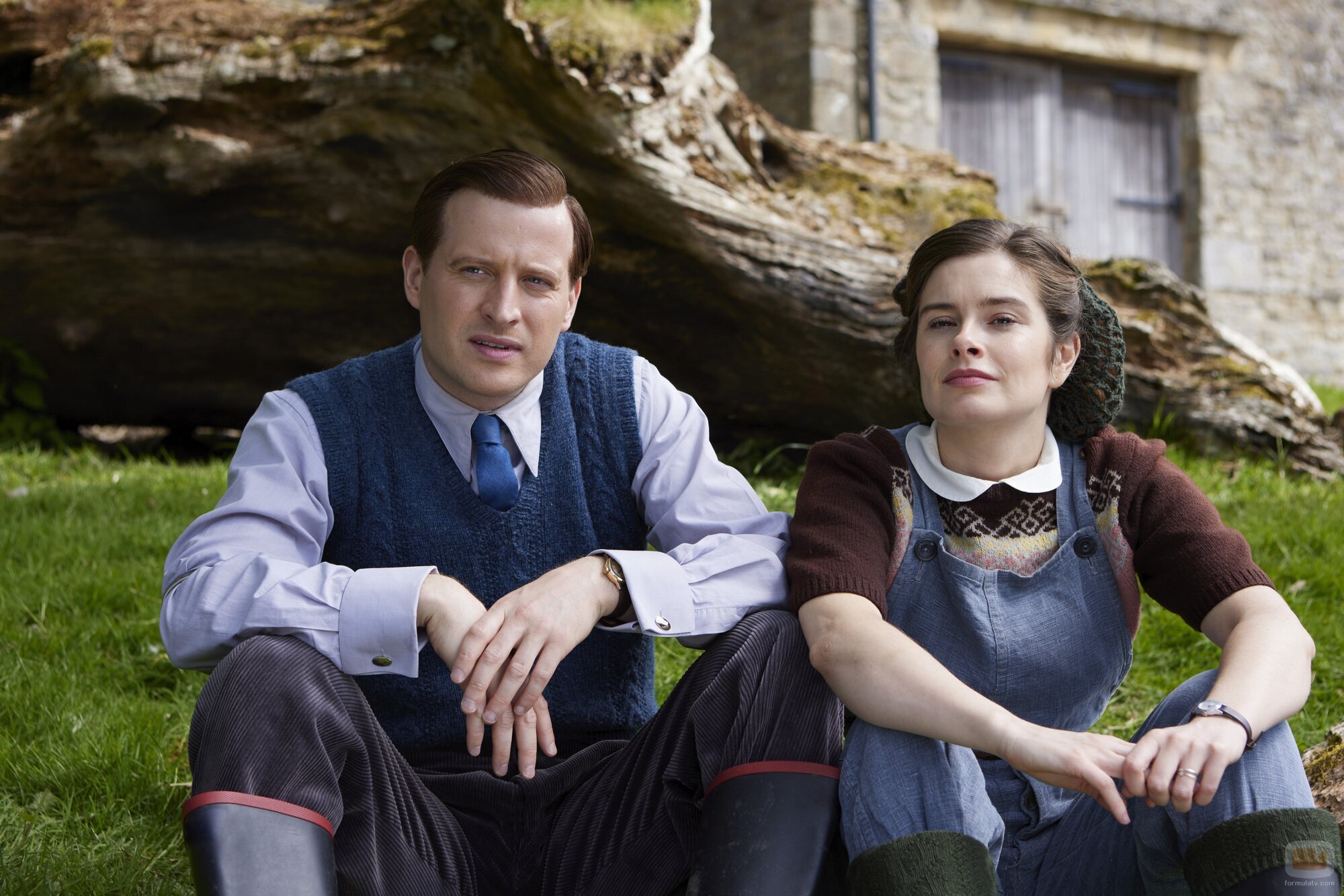 Nicholas Ralph y Rachel Shenton en 4x03 'La mano derecha' de 'Todas las criaturas grandes y pequeñas'