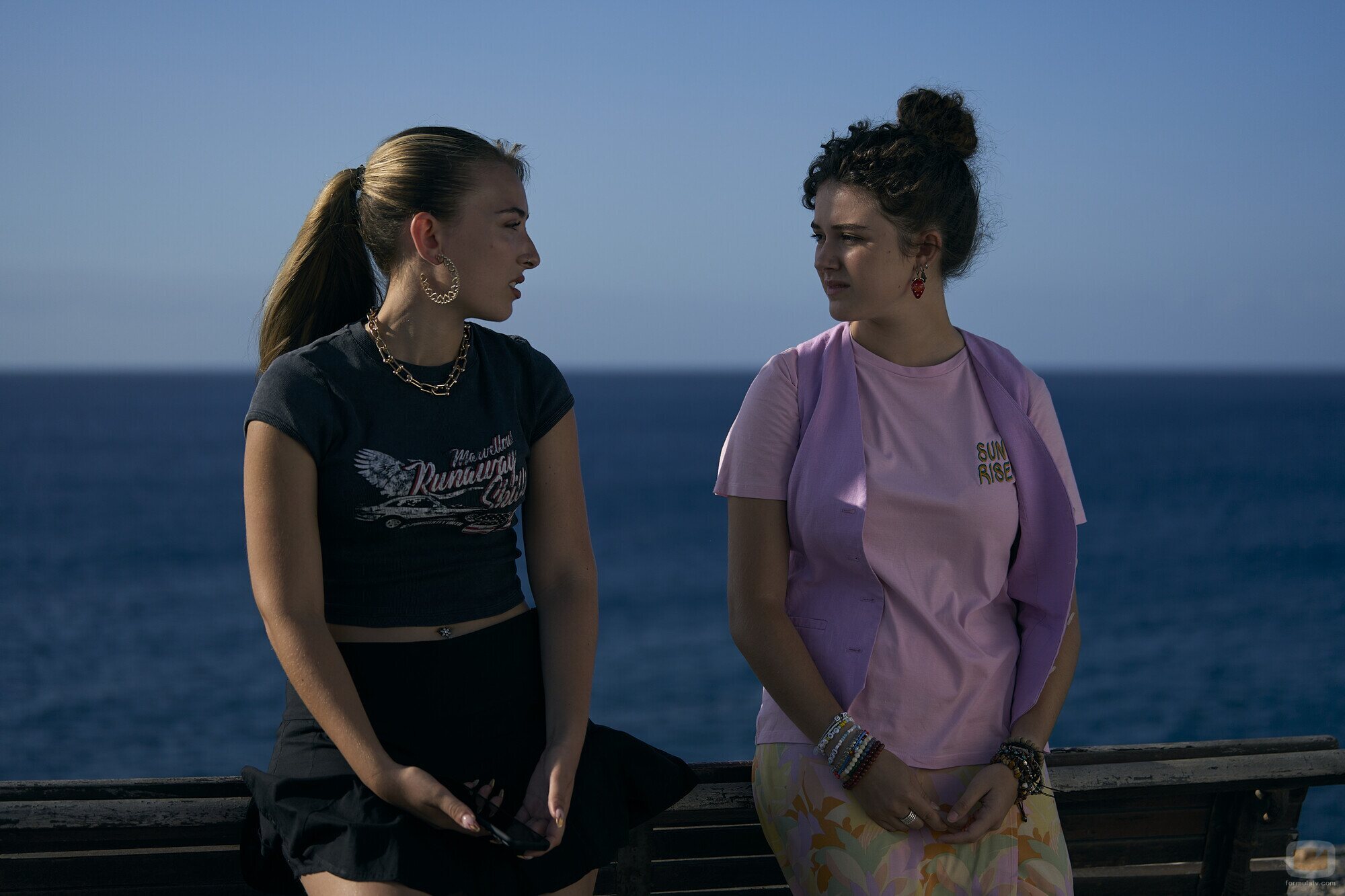 Carla Domínguez y Rocío Velayos en la temporada 1 y el capítulo 08 de 'FoQ: La nueva generación'