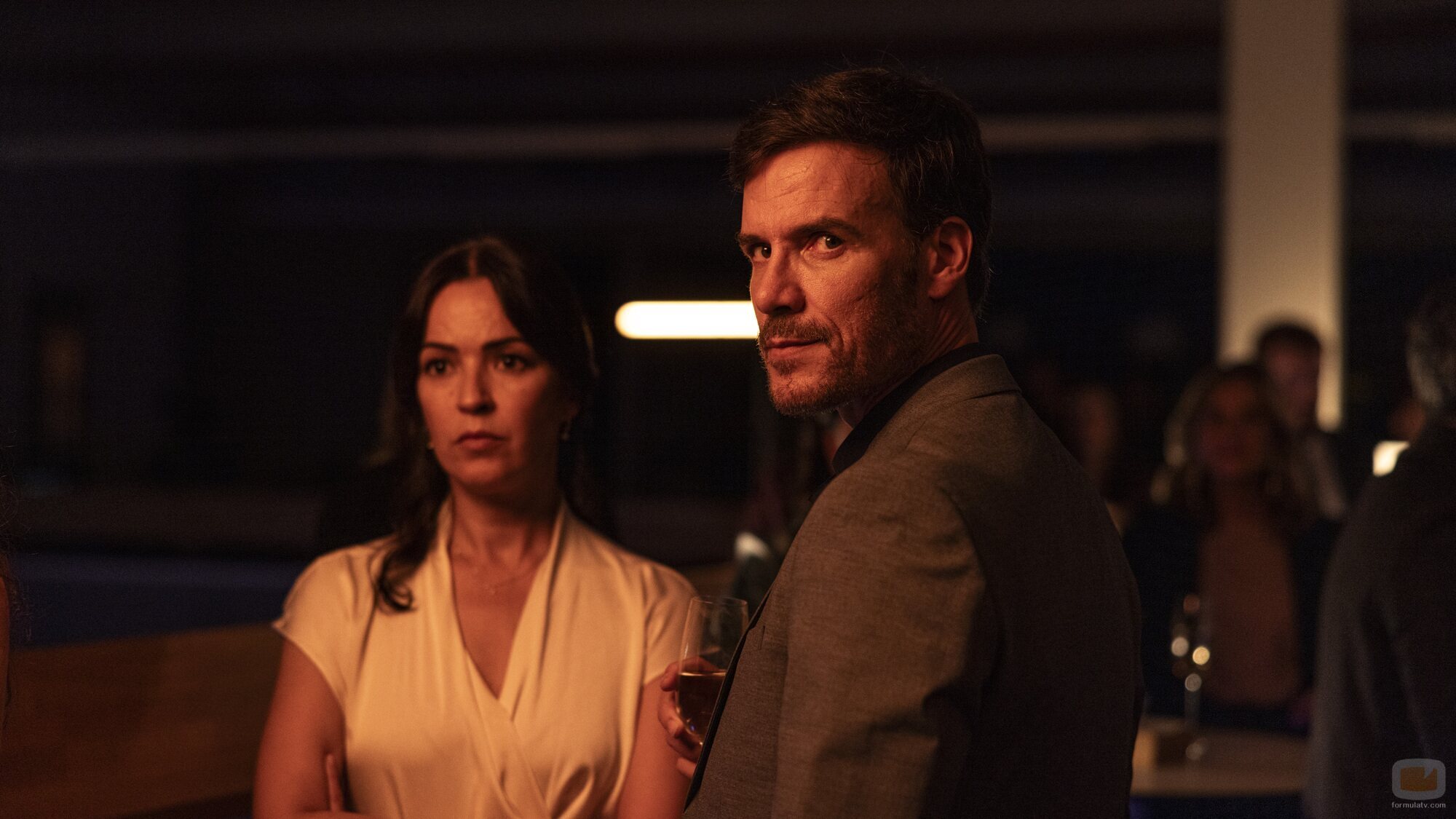 Verónica Sánchez y Daniel Grao en 1x02 titulado 'Capítulo 2' de 'Ángela'
