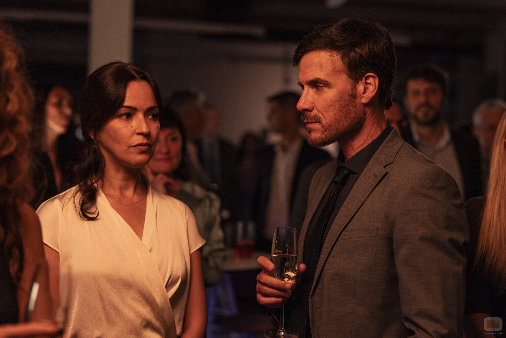 Escena de Verónica Sánchez y Daniel Grao en 1x02 titulado 'Capítulo 2' de 'Ángela'
