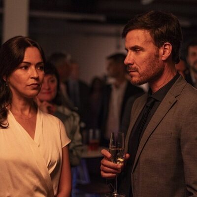 Escena de Verónica Sánchez y Daniel Grao en 1x02 titulado 'Capítulo 2' de 'Ángela'