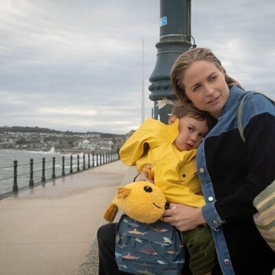 Niamh Algar en el 1x02 de 'Playing Nice'