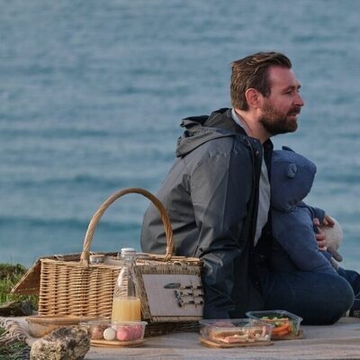 James McArdle en Capítulo 2 titulado 'Capítulo 2' de 'Dos familias'