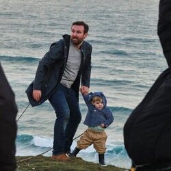 James McArdle en 1x02 titulado 'Capítulo 2' de 'Dos familias'