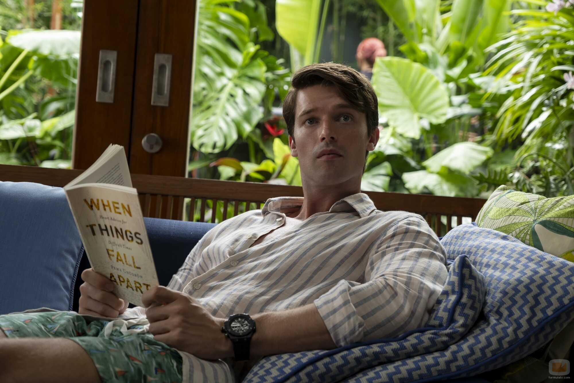 Patrick Schwarzenegger en 3x08 'Amor Fati' de 'The White Lotus'