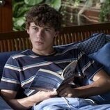 Sam Nivola en 3x08 titulado 'Amor Fati' de 'The White Lotus'