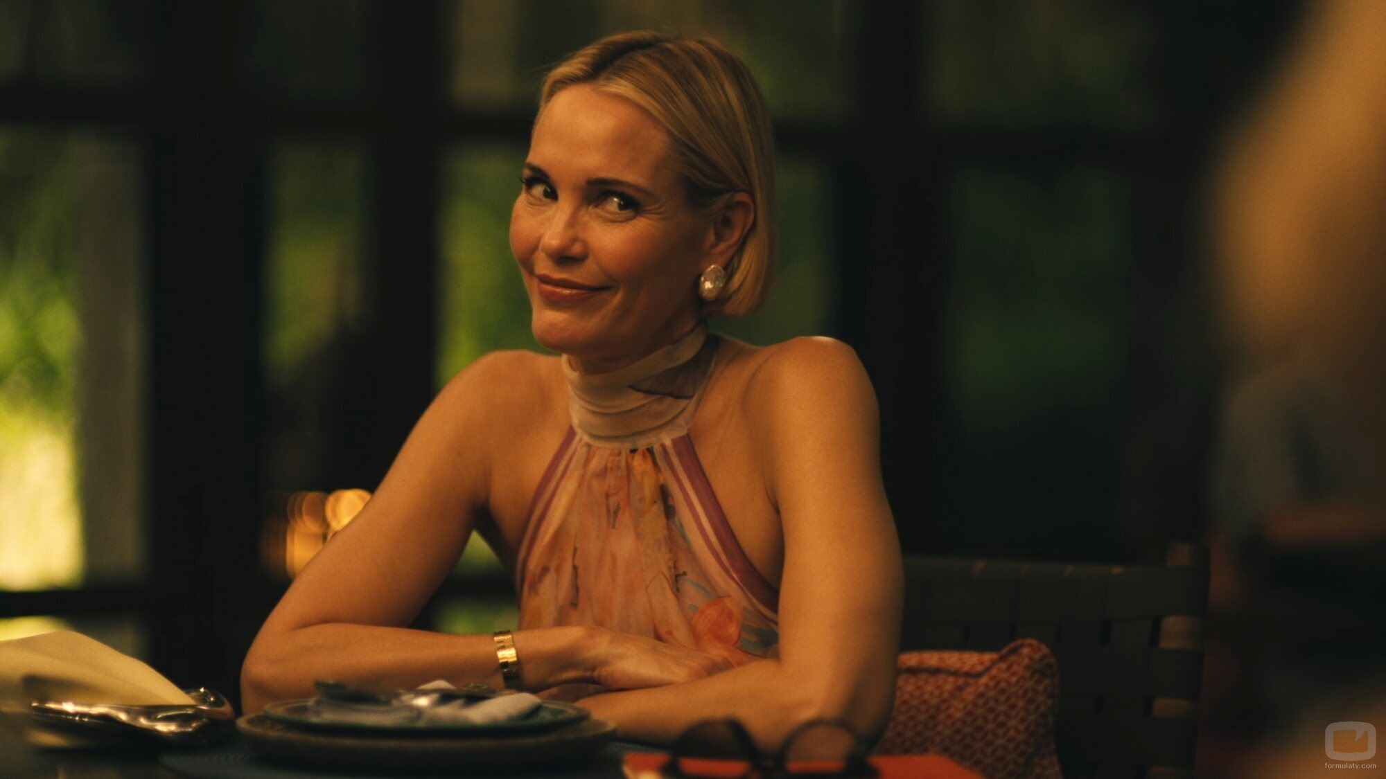 Leslie Bibb en la temporada 3 y el capítulo 08 de 'The White Lotus'